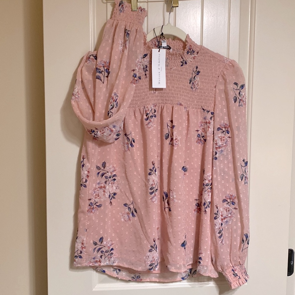 Women’s fashion blouse size small